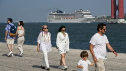 Cruise tipping charges are 'out of control,' say passengers as companies tout 'exceptional service' Education Melbourne
