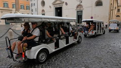 Major city eyes crackdown on golf cart tours as furious locals push back Education Melbourne