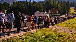 Thousands swarm stunning mountain escape as selfie tourism backlash erupts online Education Melbourne