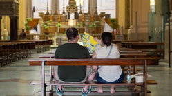 Tourist's church clothing hack leaves travelers sharply divided over sacred-site etiquette Education Melbourne