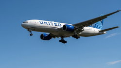 United flight from Chicago makes emergency landing after passenger's 'multiple attempts' to breach cockpit Education Melbourne
